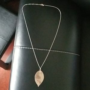 Necklace with leaf pendant- Rose Gold